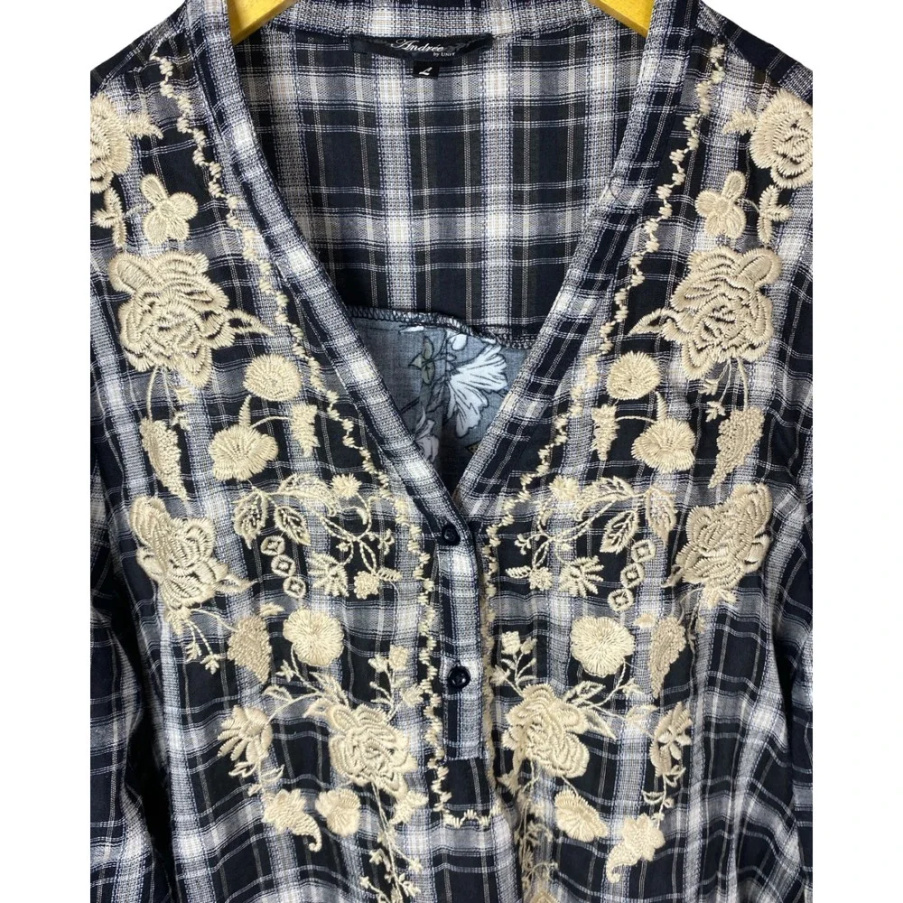 Andree by UNIT Plaid Floral Embroidered Long Tunic Top L Boho Paisley Lagenlook